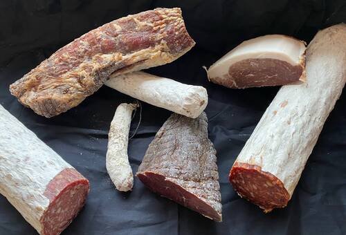 salami, salametti, viande séchée, coppa et jambon cru